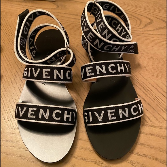 ❤️ Authentic Givenchy Sandals - Picture 4 of 9